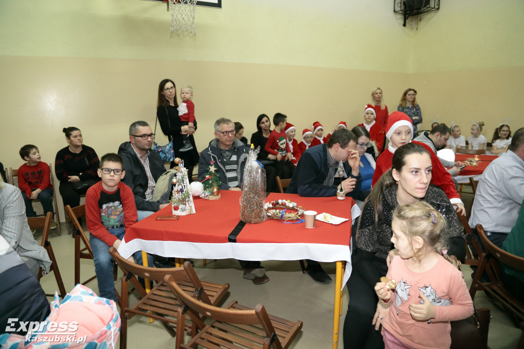 Kiermasz Bożonarodzeniowy w SP nr 1 w Żukowie
