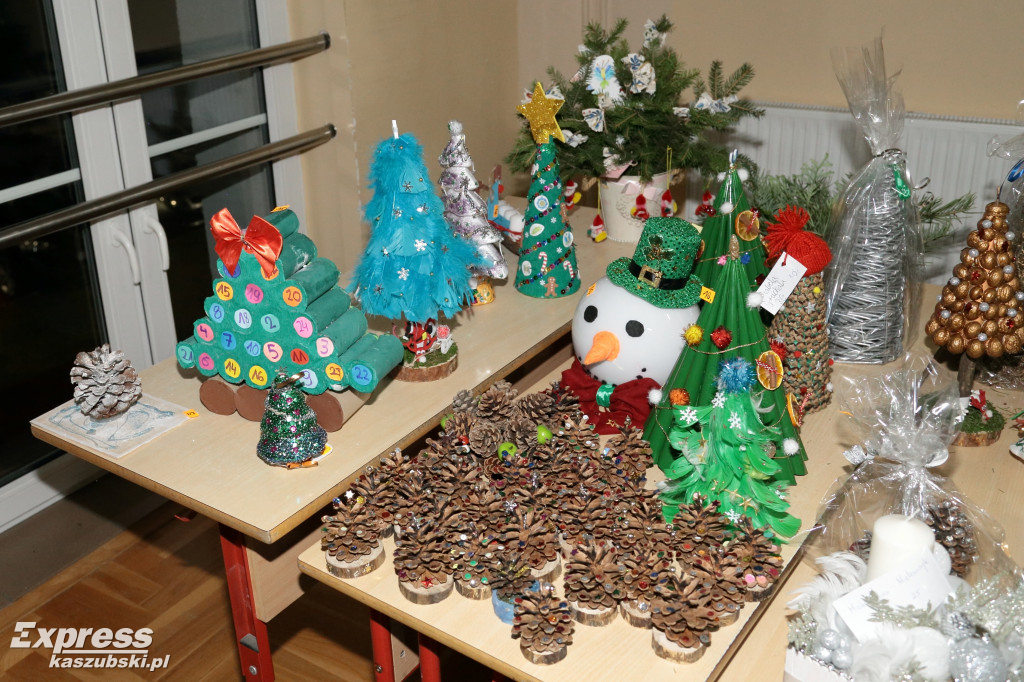 Kiermasz Bożonarodzeniowy w SP nr 1 w Żukowie