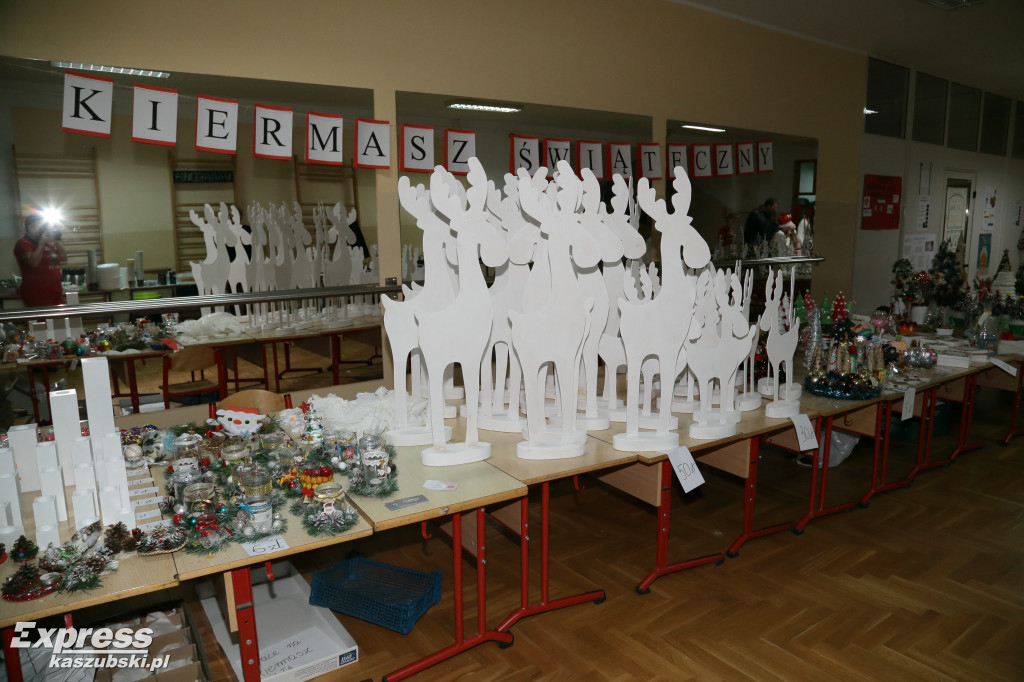 Kiermasz Bożonarodzeniowy w SP nr 1 w Żukowie