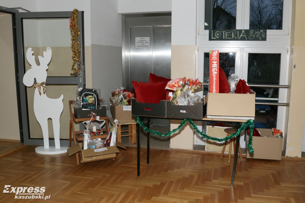 Kiermasz Bożonarodzeniowy w SP nr 1 w Żukowie