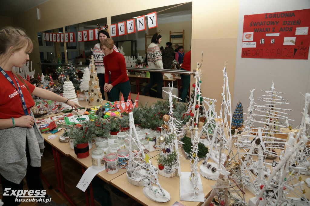 Kiermasz Bożonarodzeniowy w SP nr 1 w Żukowie