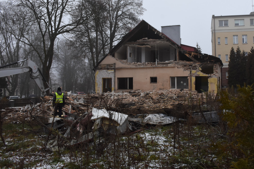 Kartuzy. Wyburzanie budynku dawnego przedszkola