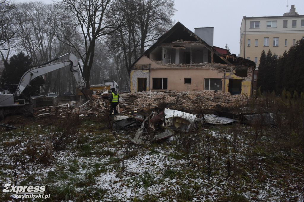 Kartuzy. Wyburzanie budynku dawnego przedszkola