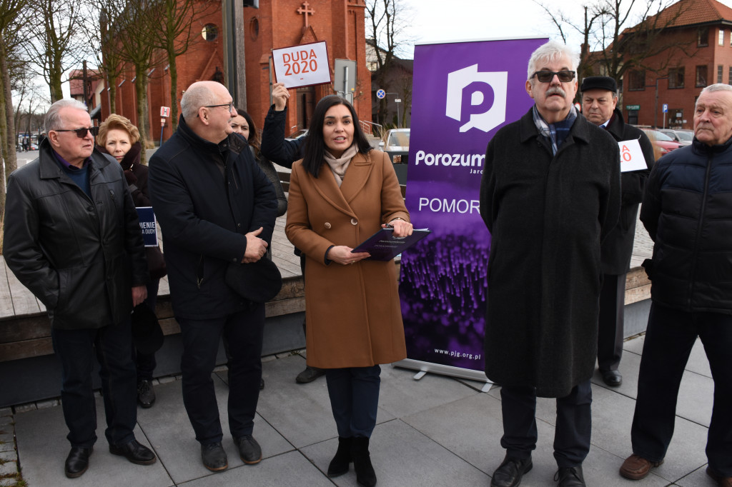 Poseł M. Sroka na Rynku w Kartuzach