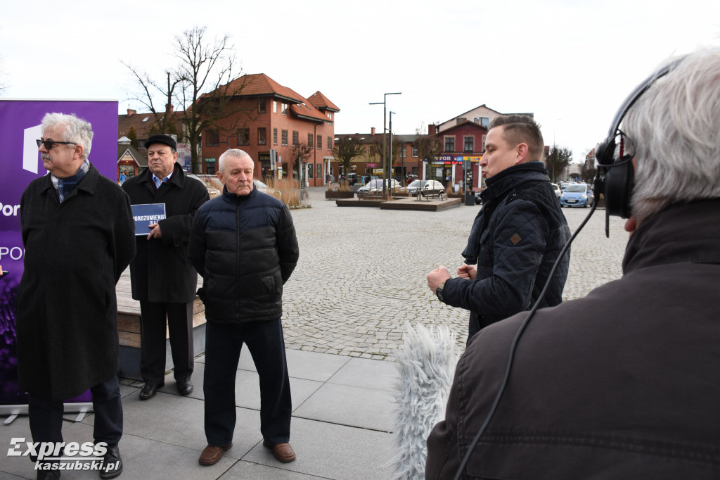 Poseł M. Sroka na Rynku w Kartuzach