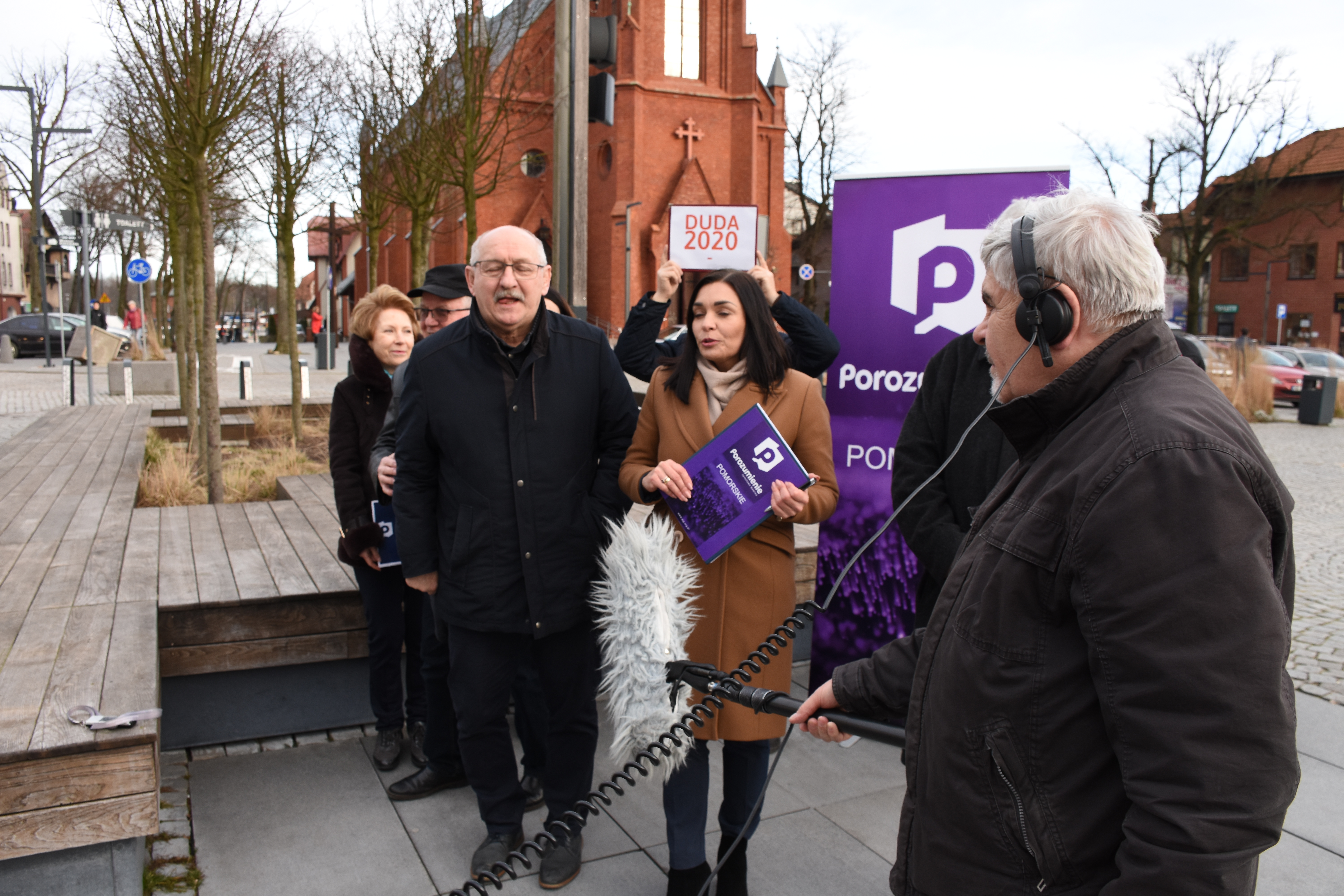Poseł M. Sroka na Rynku w Kartuzach