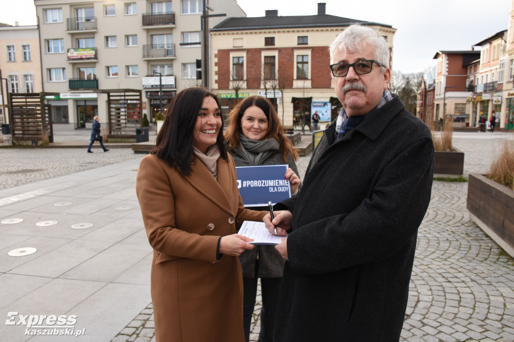 Poseł M. Sroka na Rynku w Kartuzach
