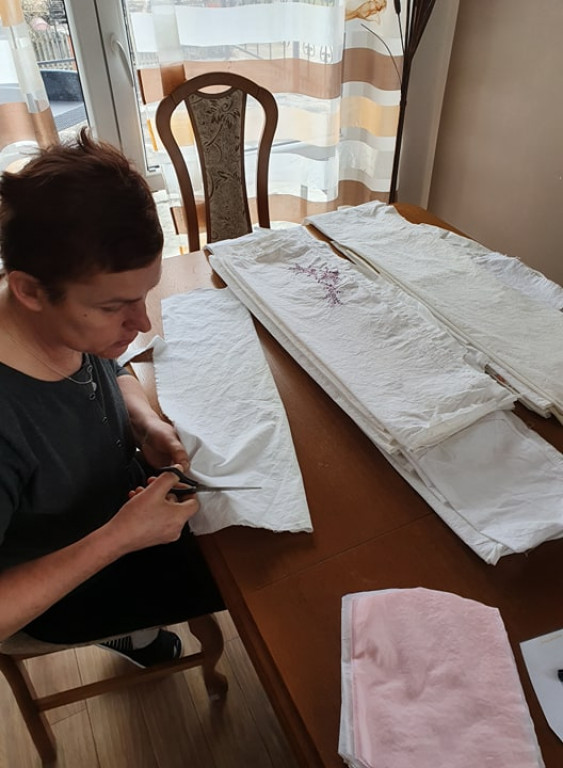 W Sulęczynie szyją maseczki dla szpitali