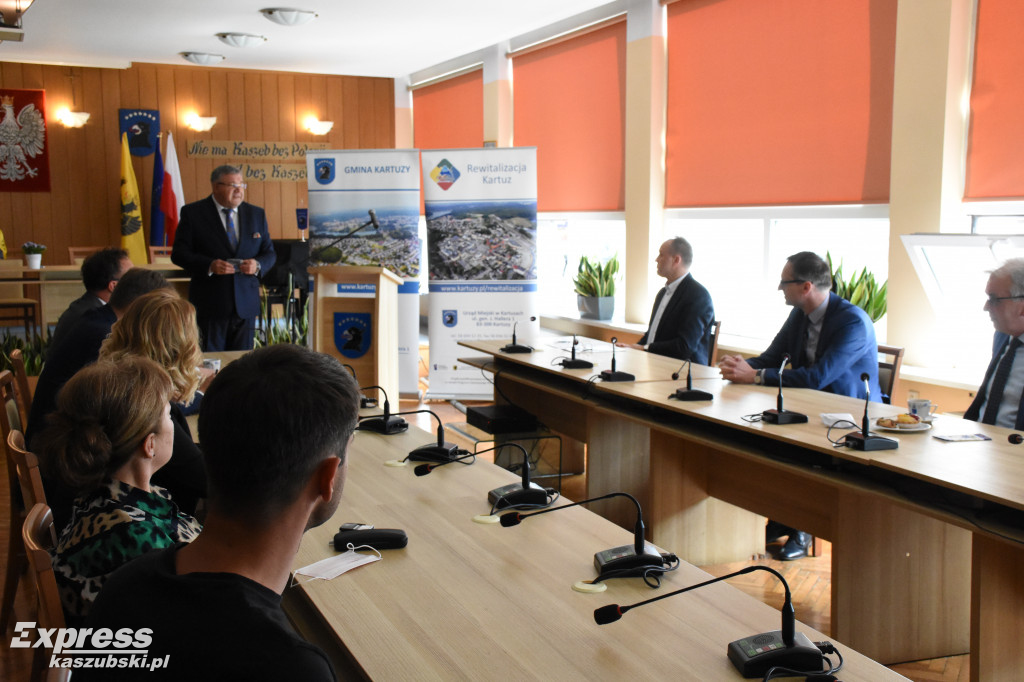 Dodatkowe pieniądze m.in. dla Kartuz i Sierakowic