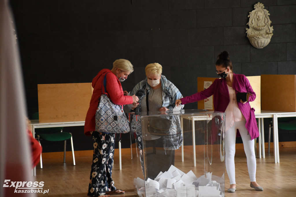 Wybory prezydenckie - głosowanie w Chmielnie