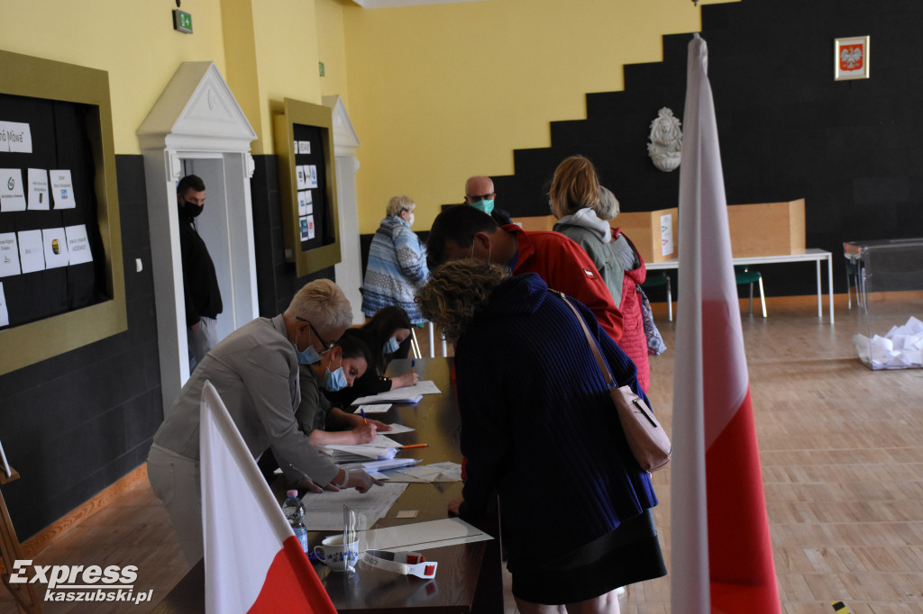 Wybory prezydenckie - głosowanie w Chmielnie