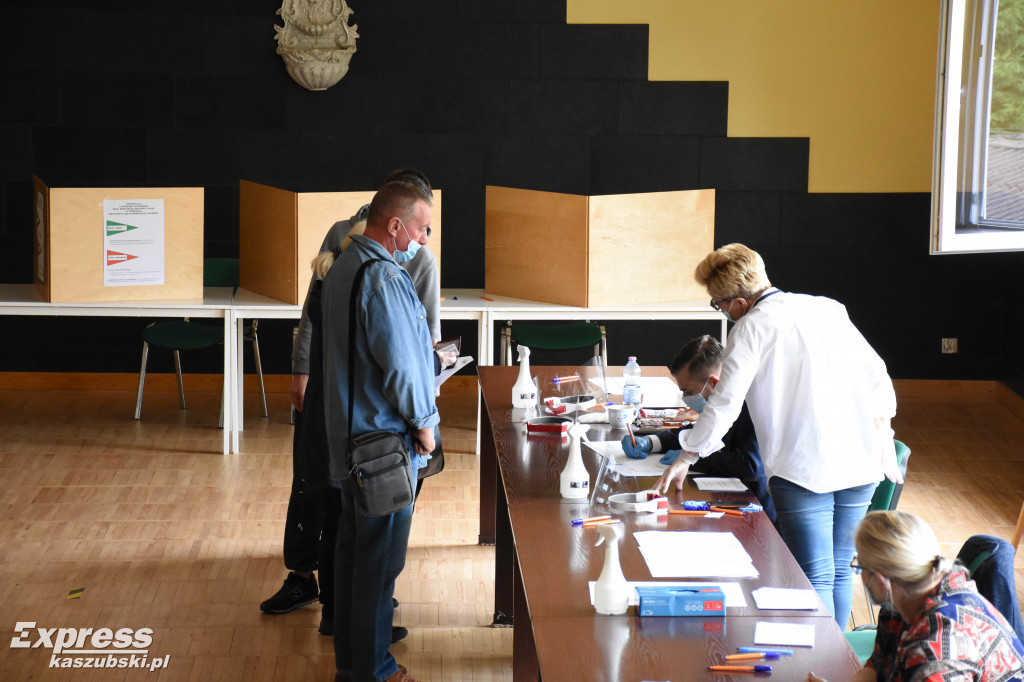 Wybory prezydenckie - głosowanie w Chmielnie