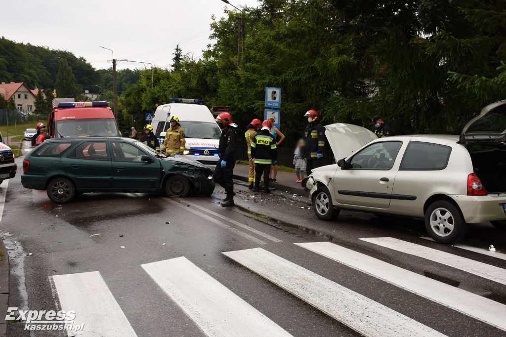 Wypadek na skrzyżowaniu w Somoninie