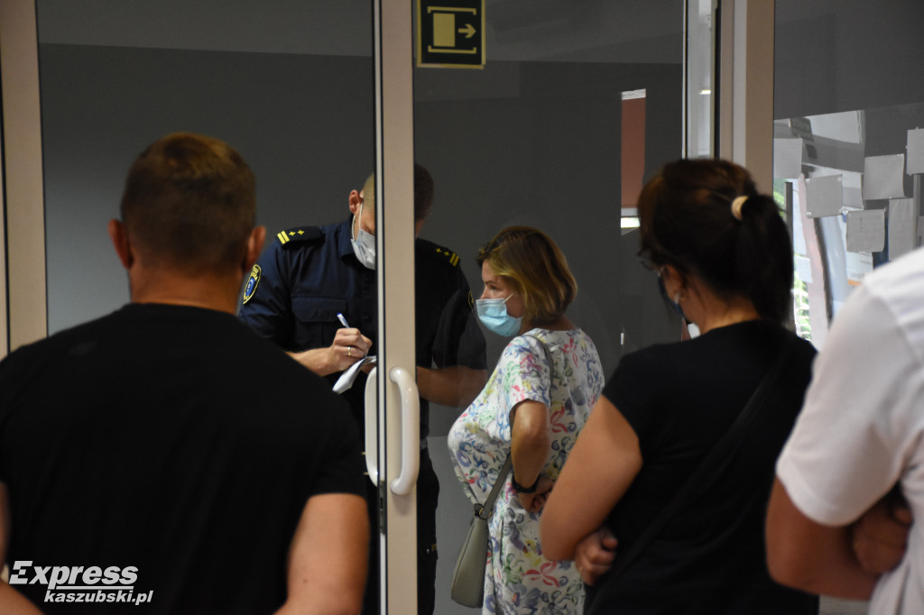 Policja na posiedzeniu komisji w kartuskim UM