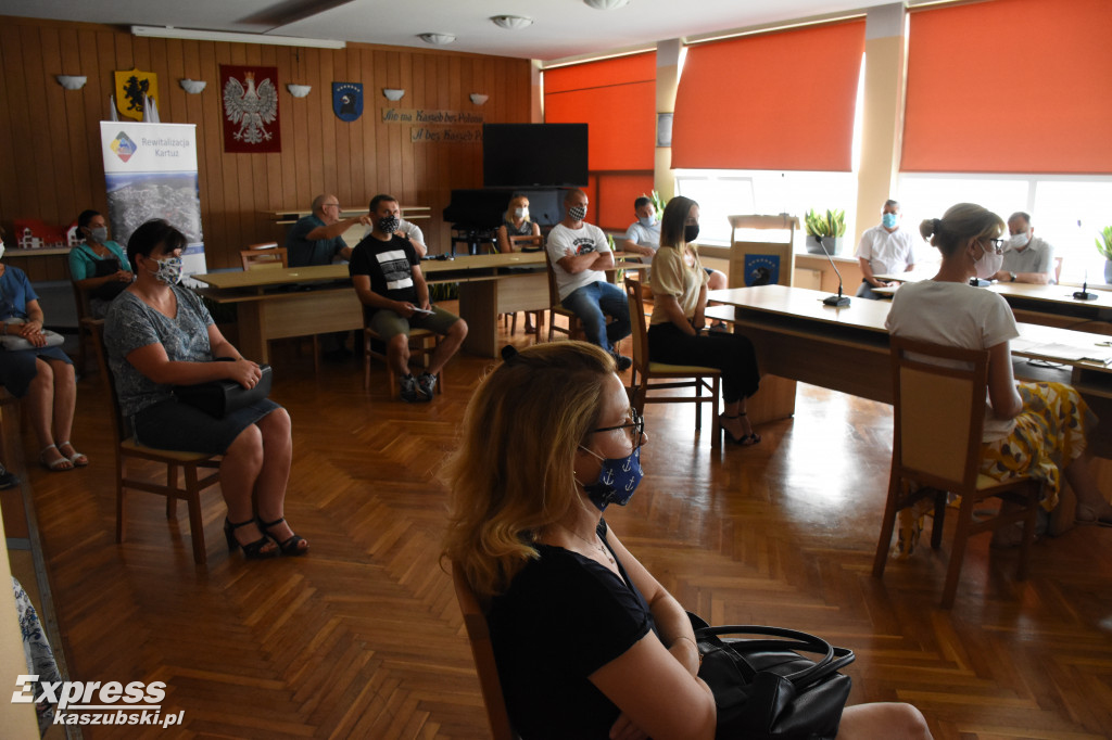 Policja na posiedzeniu komisji w kartuskim UM