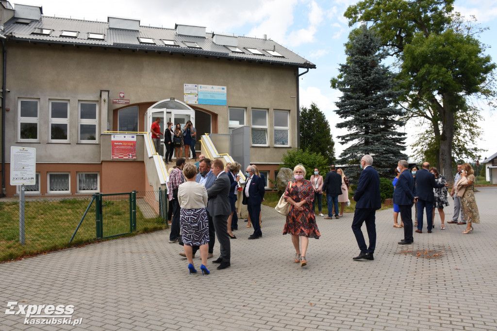 Kartuscy radni w szkole w Łapalicach