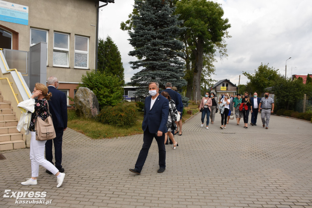 Kartuscy radni w szkole w Łapalicach