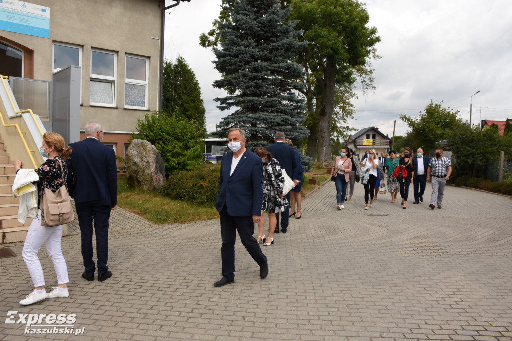 Kartuscy radni w szkole w Łapalicach