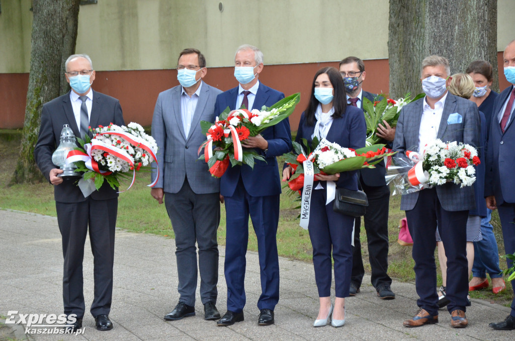 Kartuzy. Uroczystości przy obelisku Inki