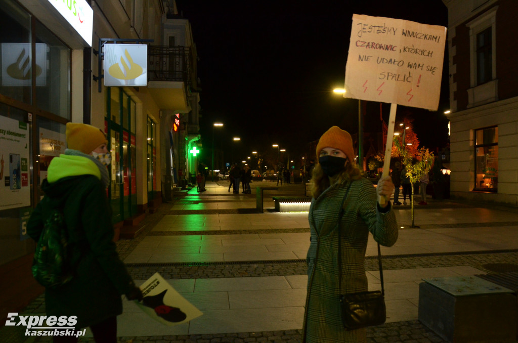 Kartuzy. Pieszy i samochodowy strajk kobiet
