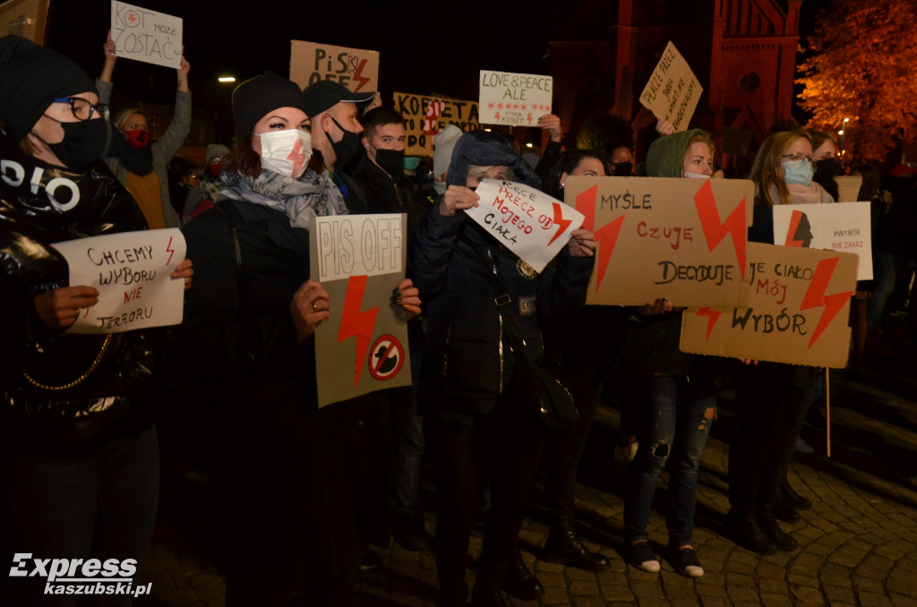 Kartuzy. Pieszy i samochodowy strajk kobiet