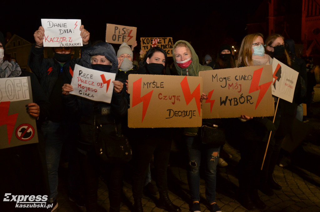 Kartuzy. Pieszy i samochodowy strajk kobiet