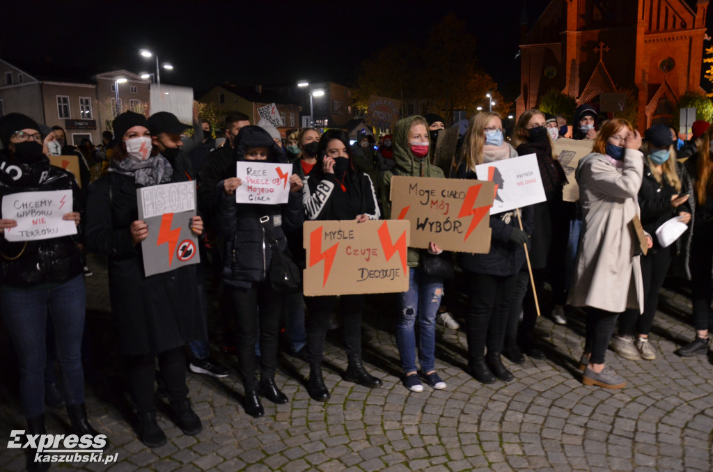 Kartuzy. Pieszy i samochodowy strajk kobiet