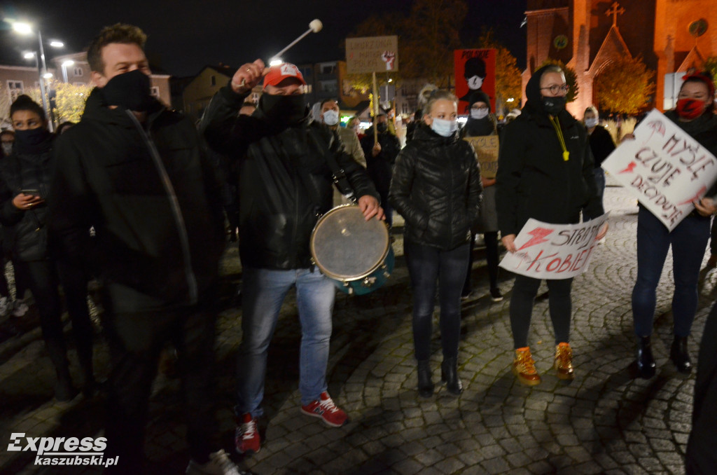 Kartuzy. Pieszy i samochodowy strajk kobiet