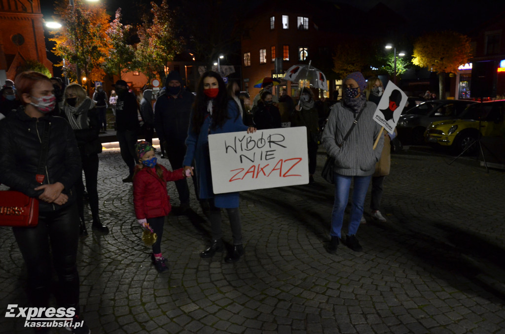 Kartuzy. Pieszy i samochodowy strajk kobiet