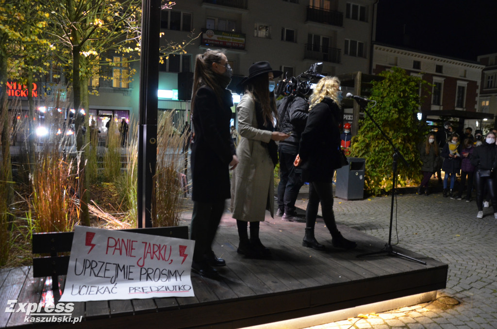 Kartuzy. Pieszy i samochodowy strajk kobiet