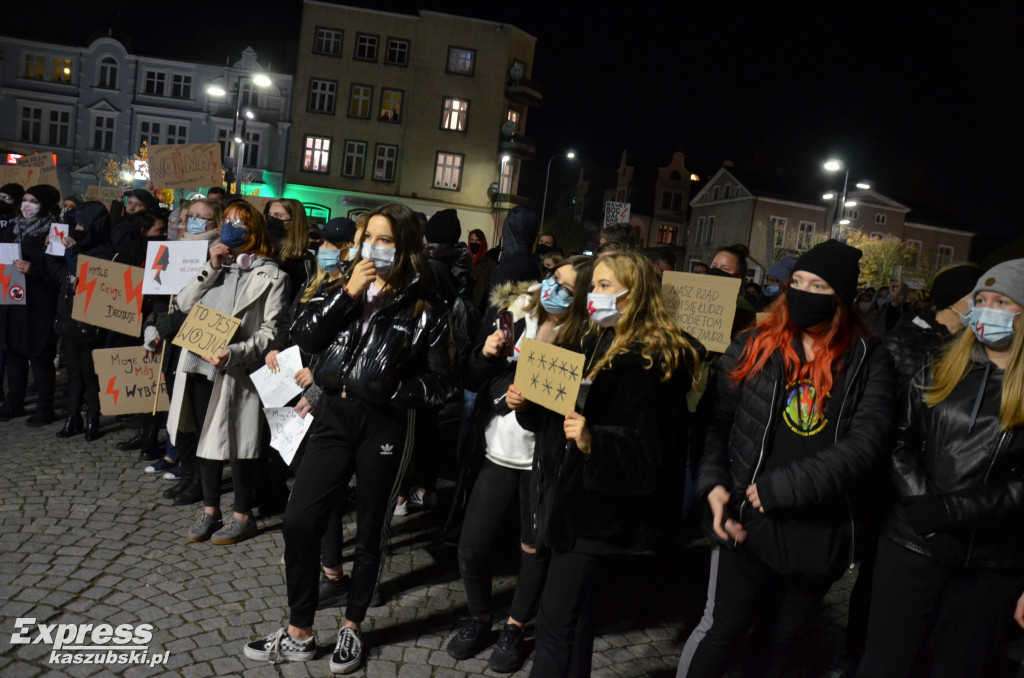 Kartuzy. Pieszy i samochodowy strajk kobiet
