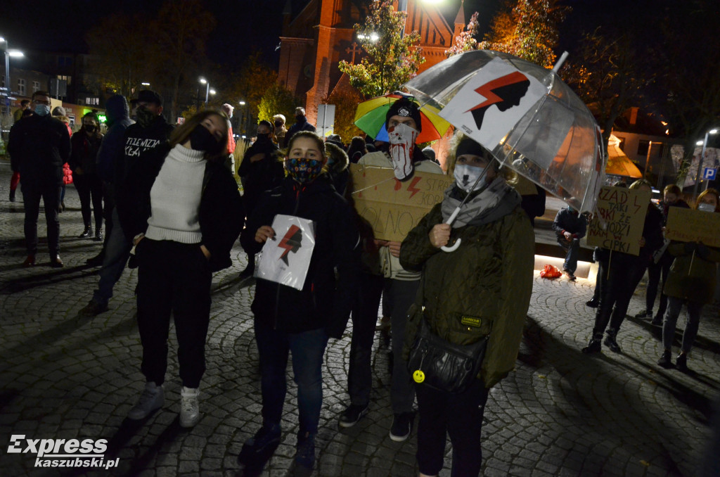 Kartuzy. Pieszy i samochodowy strajk kobiet