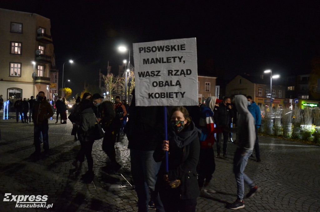 Kartuzy. Pieszy i samochodowy strajk kobiet