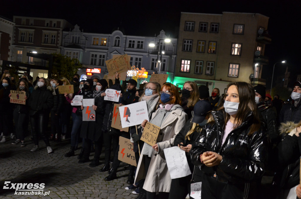 Kartuzy. Pieszy i samochodowy strajk kobiet