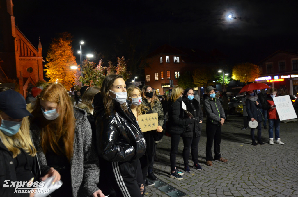 Kartuzy. Pieszy i samochodowy strajk kobiet