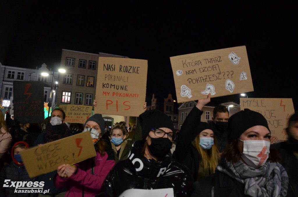 Kartuzy. Pieszy i samochodowy strajk kobiet