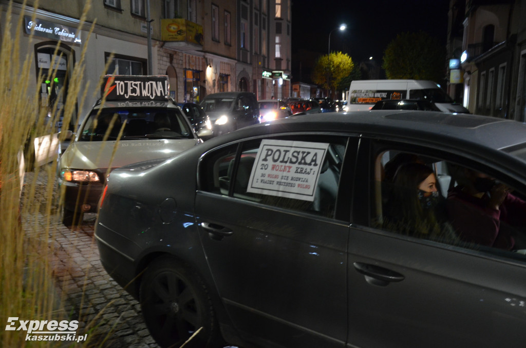 Kartuzy. Pieszy i samochodowy strajk kobiet