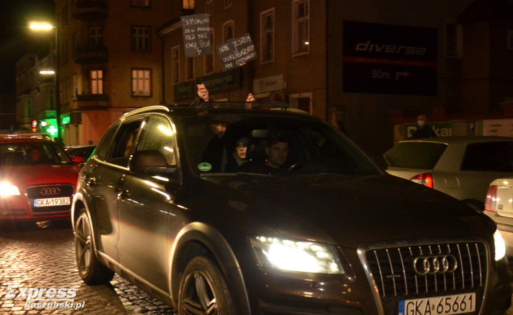 Kartuzy. Pieszy i samochodowy strajk kobiet