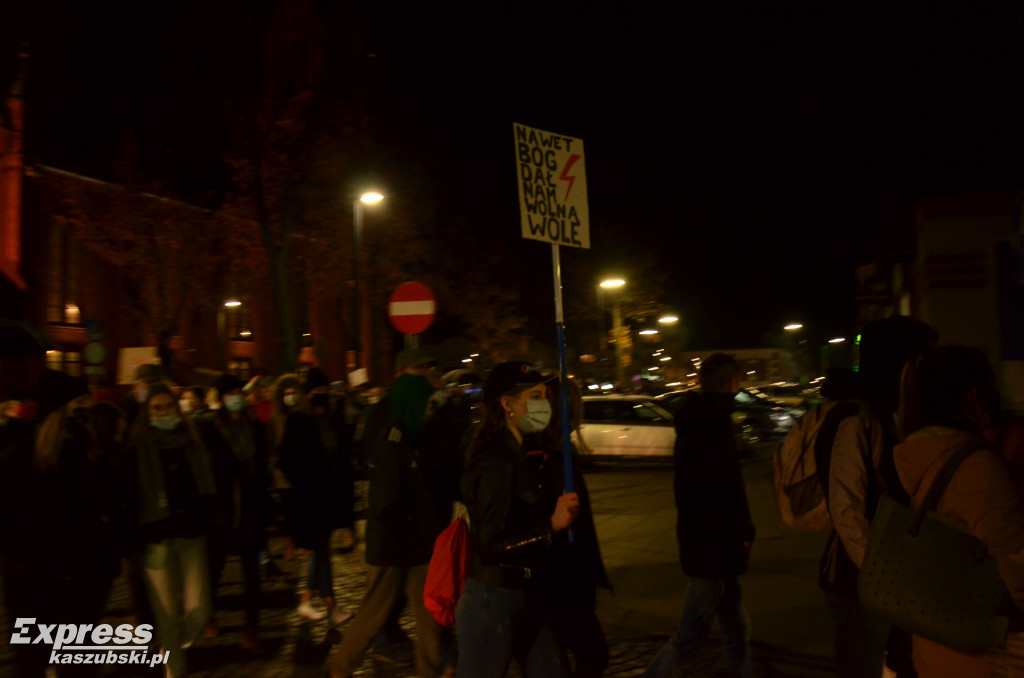 Kartuzy. Pieszy i samochodowy strajk kobiet