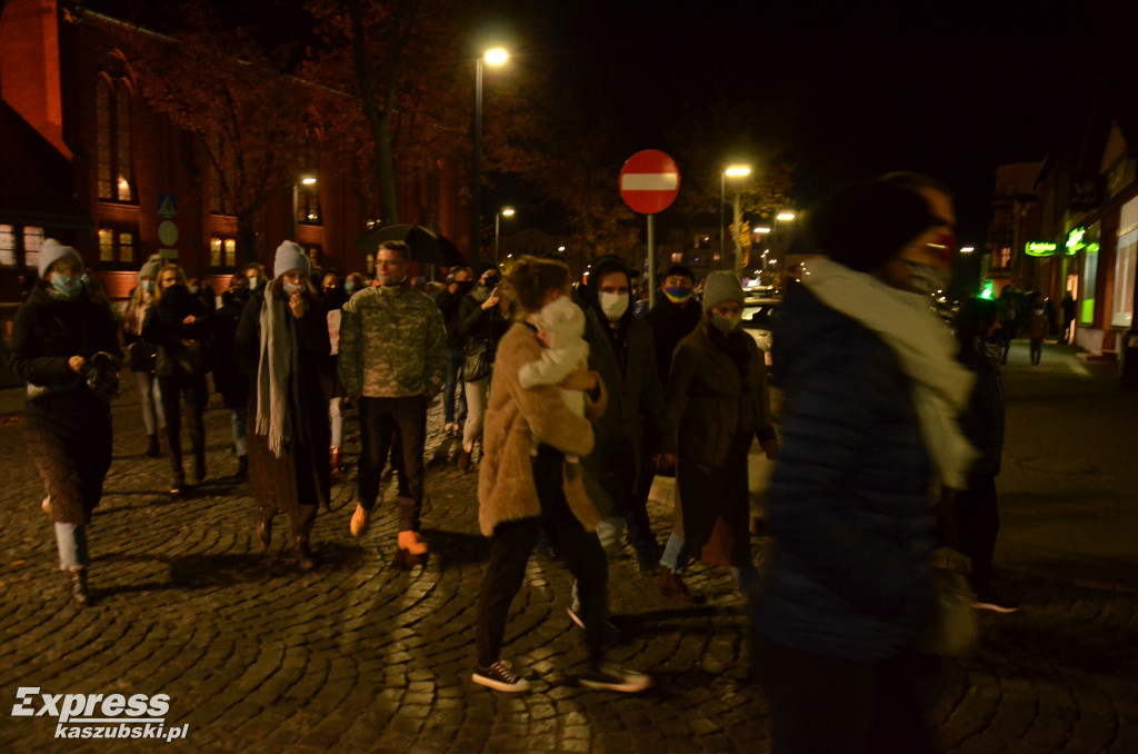 Kartuzy. Pieszy i samochodowy strajk kobiet