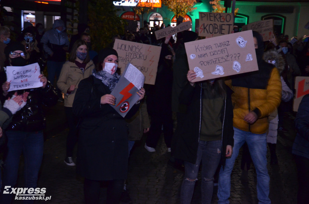 Kartuzy. Pieszy i samochodowy strajk kobiet