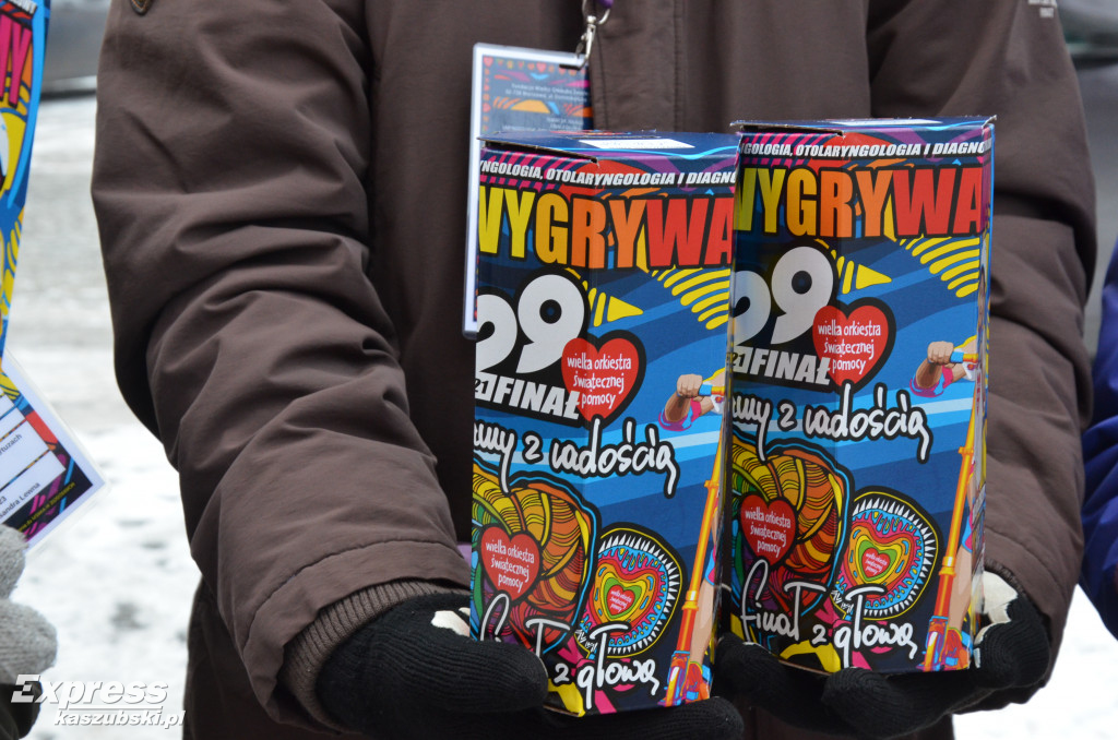 Wolontariusze WOŚP kwestują w Kartuzach
