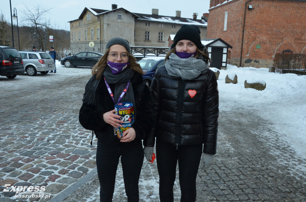 Wolontariusze WOŚP kwestują w Kartuzach