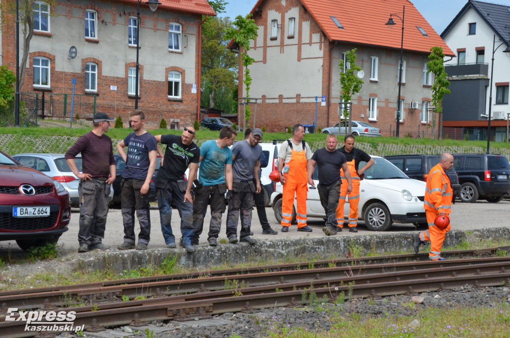 Przesuwanie odrestaurowanej lokomotywy