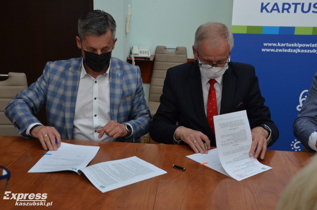 Podpisanie umowy na budowę ronda w Leźnie