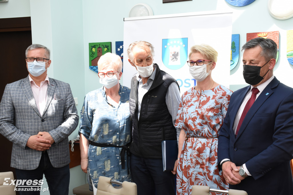 Podpisanie umowy na remonty dróg