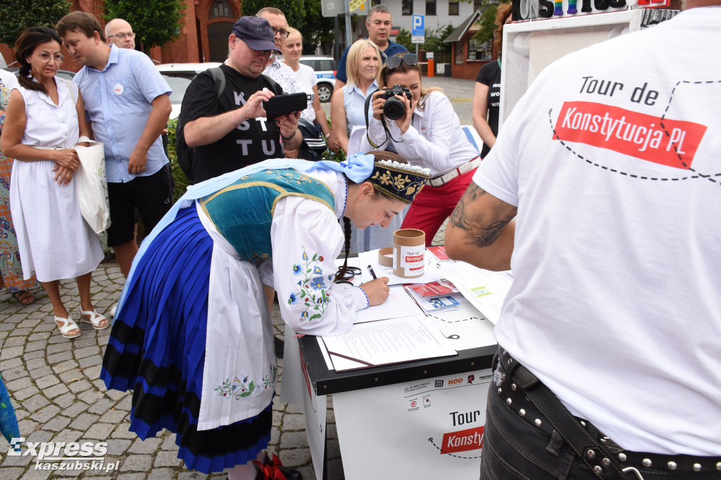 Tour de Konstytucja w Kartuzach