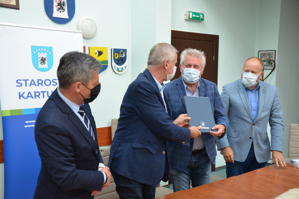Podpisanie umowy na budowę mostu i drogi