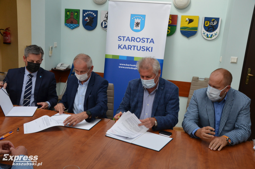 Podpisanie umowy na budowę mostu i drogi