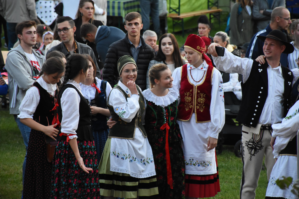 Zabawa taneczna w Sierakowicach